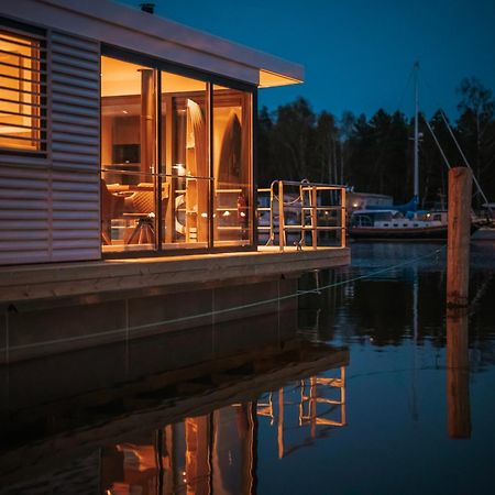 Schwimmendes Ferienhaus "Trinity" Ihr Seahome Auf Der Ostsee Peenemunde Extérieur photo
