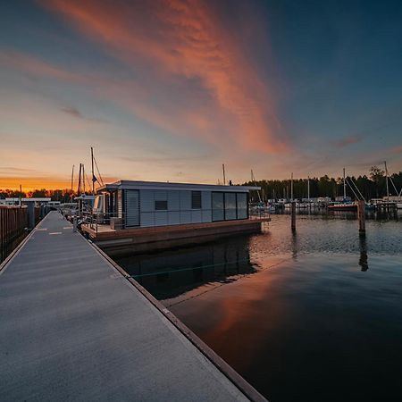 Schwimmendes Ferienhaus "Trinity" Ihr Seahome Auf Der Ostsee Peenemunde Extérieur photo