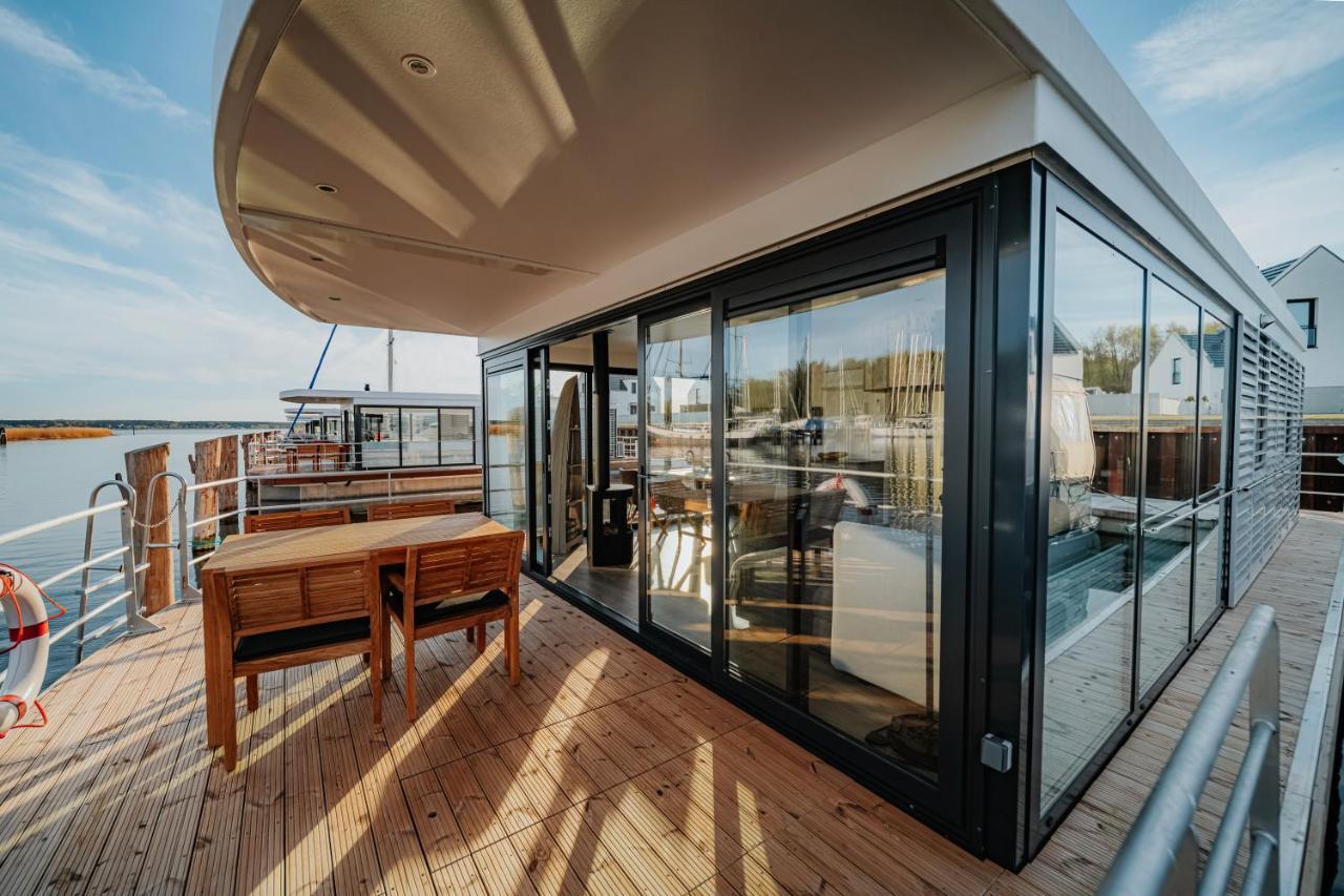 Schwimmendes Ferienhaus "Trinity" Ihr Seahome Auf Der Ostsee Peenemunde Extérieur photo