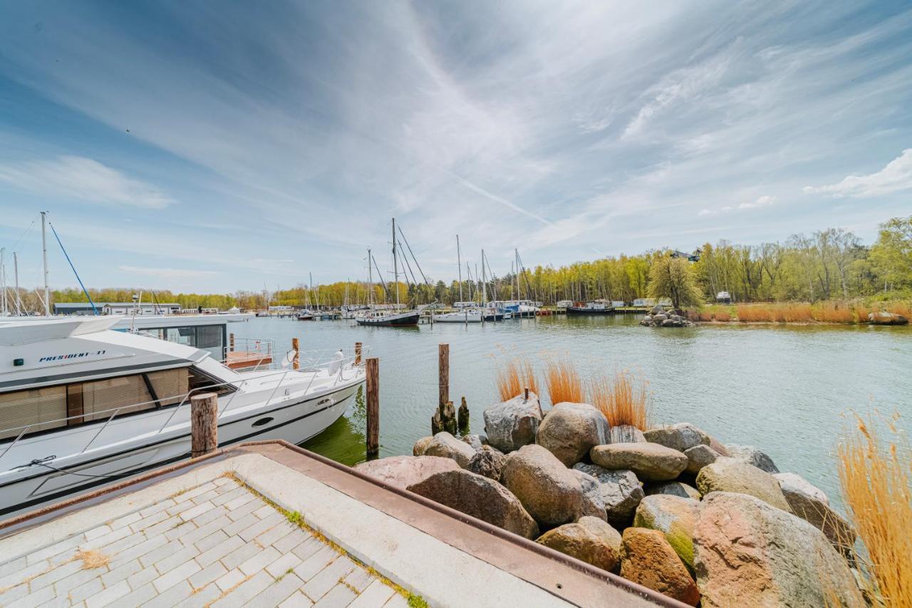 Schwimmendes Ferienhaus "Trinity" Ihr Seahome Auf Der Ostsee Peenemunde Extérieur photo