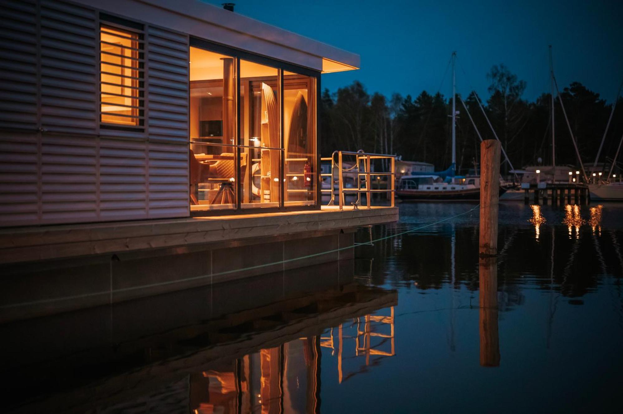 Schwimmendes Ferienhaus "Trinity" Ihr Seahome Auf Der Ostsee Peenemunde Extérieur photo